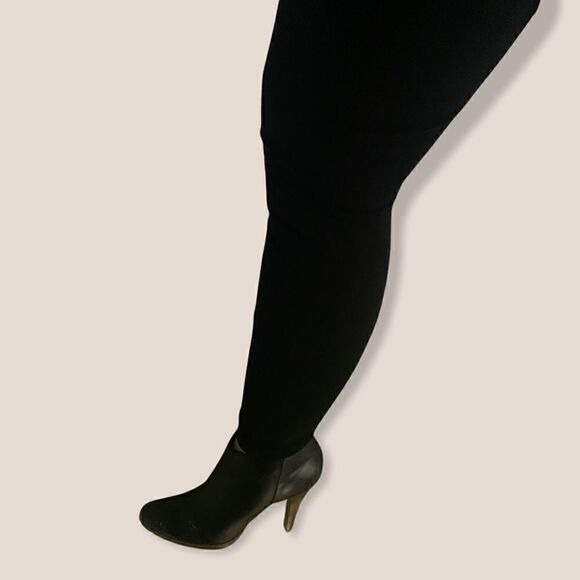 Size 8.5 Fioni Heeled Black Booties - Picture 6 of 6